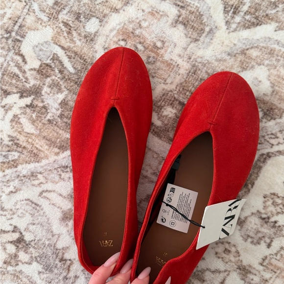 Zara Women's Bold Red Flats - Picture 4 of 8